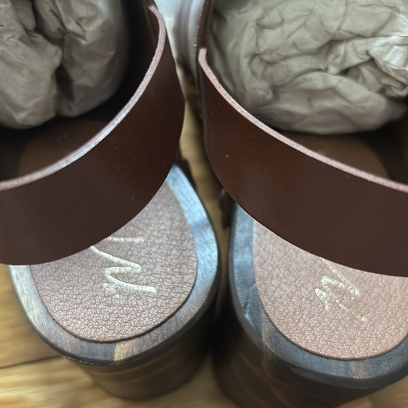 Brown Clogs - Picture 10 of 12